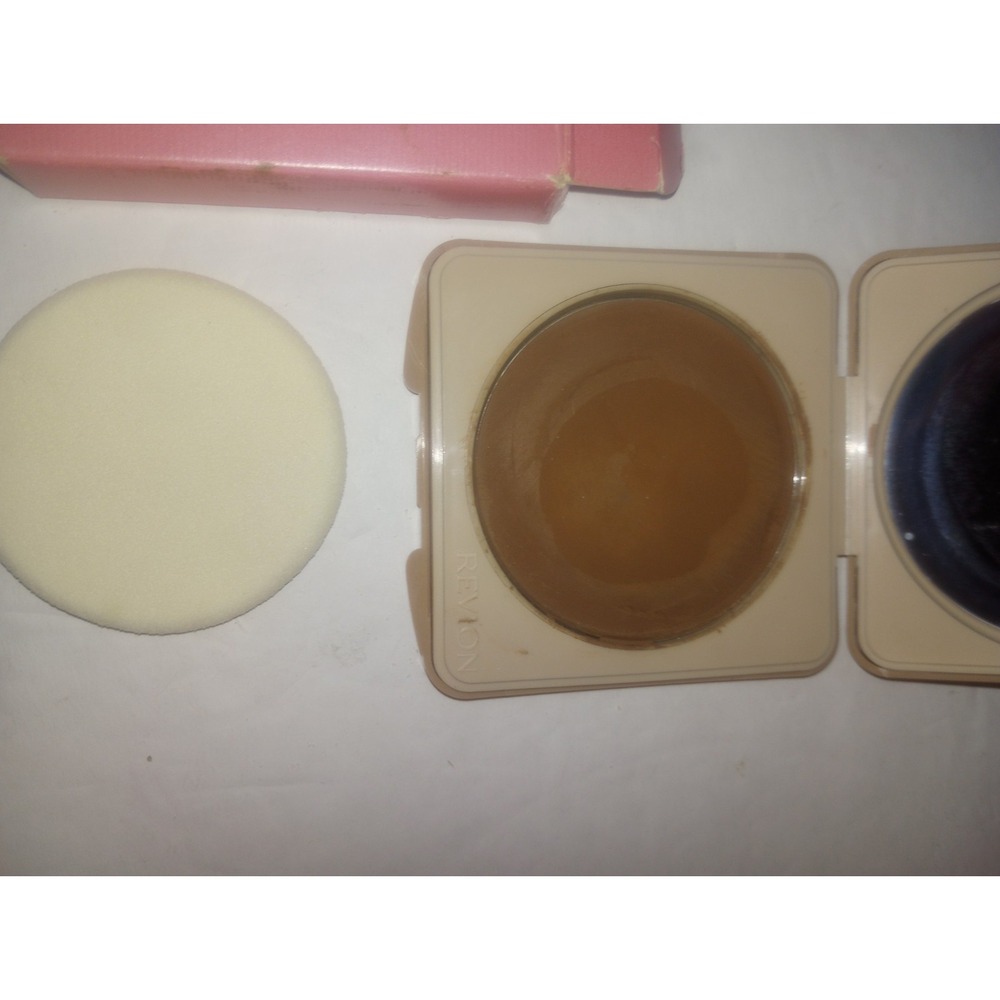 Revlon Skin Balance Powder Perfect Bronze NIB 4 Oz Sunscreen - Picture 2 of 4